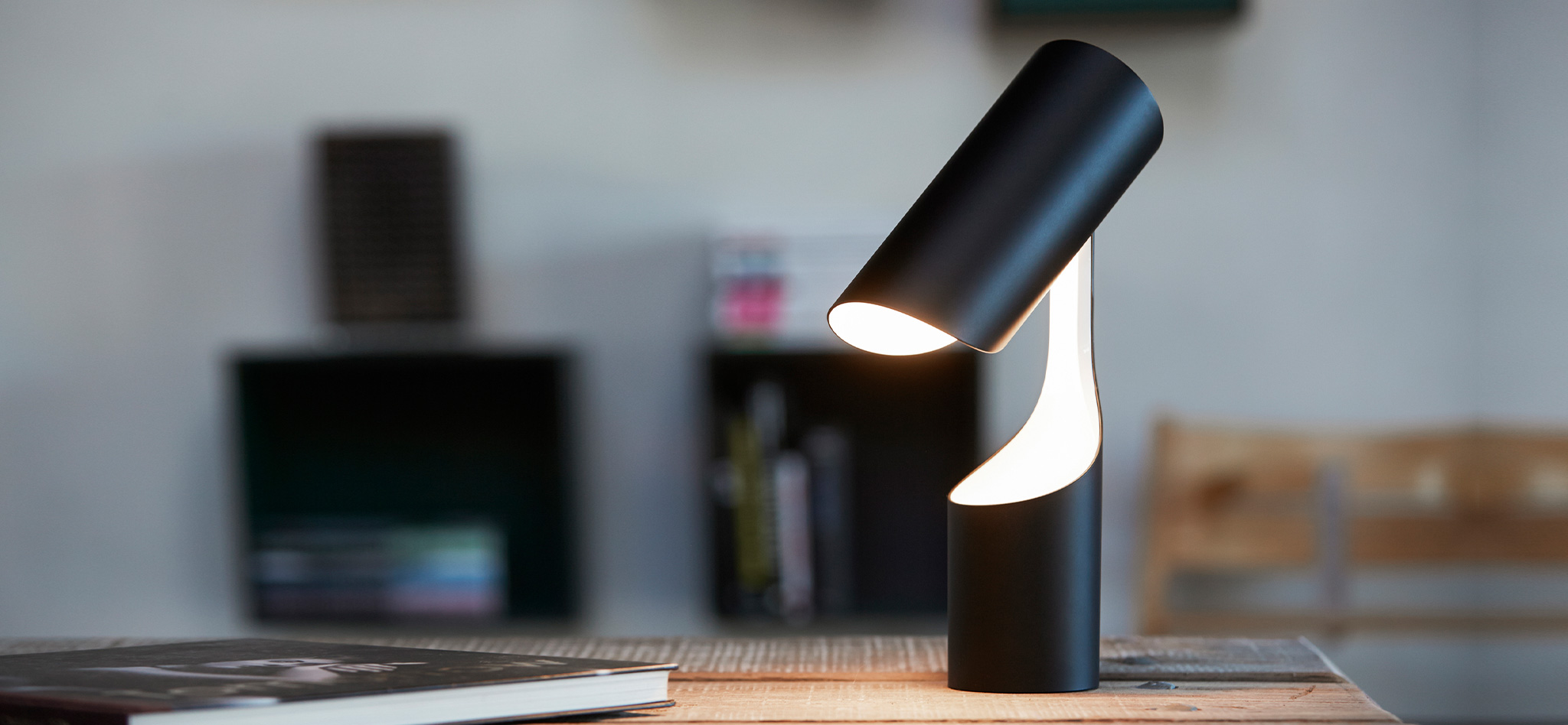 日本正規品 LE KLINT レ・クリント MUTATIO ムタチオ テーブルランプ ブラック KT353B レクリント デスクライト デスクランプ 北欧 デンマーク製 代引不可 MUTATIOムタチオ・テーブルランプ | LE KLINT照明のライティング