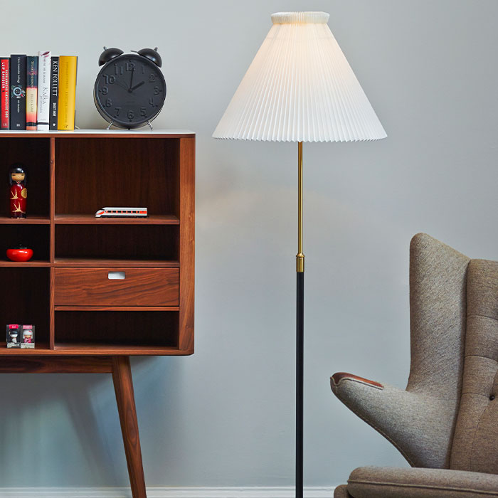 フロアランプ モデル351｜レ・クリント ジャパン 公式オンライン